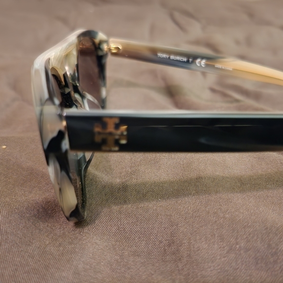 Tory burch sunglasses - Picture 2 of 6